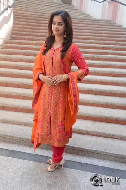 Nanditha-at-Savitri-Movie-Success-Meet